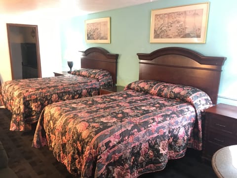 Standard Room, 2 Double Beds | Blackout drapes, free WiFi