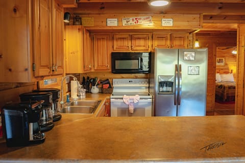 Well-equipped kitchen, dishes, cookware, side by side Refrigerator water/ice