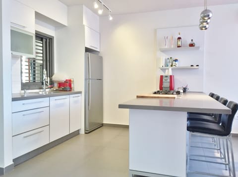 Luxury Townhome, 2 Bedrooms, Beachside | Private kitchen | Fridge, microwave, oven, stovetop