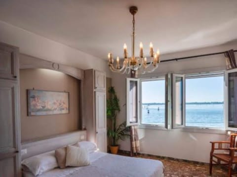 Panoramic Double Room, 1 Queen Bed, Sea View, Overwater | Individually decorated, soundproofing, iron/ironing board, free WiFi