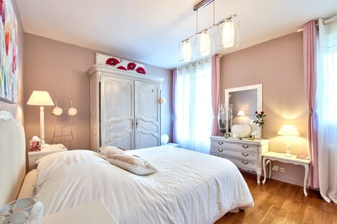 Double Room (La Romance) | Premium bedding, individually decorated, individually furnished, desk
