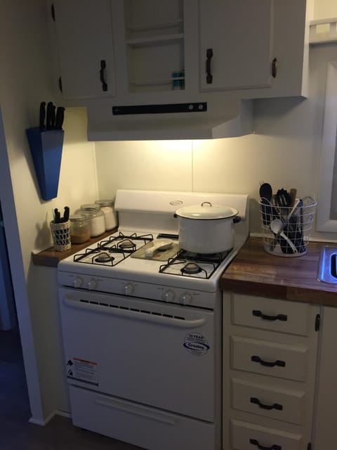 Stove and cooking area