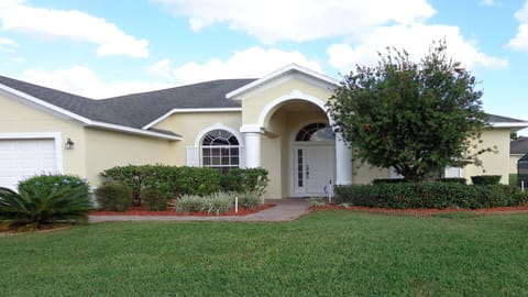 Luxury villa at the prestigious Tuscan Ridge community  (Accessible entry way)
