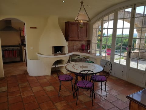the breakfast room and pizza oven kitchen + double winecelllar