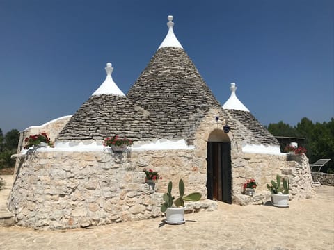 Front entrance of Casa Adriatica and the front patio (Summer 2018)
