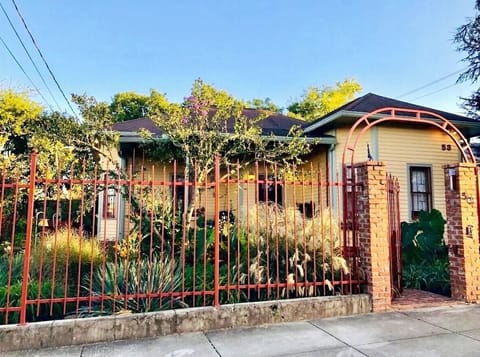 Downtown Historic Home 15 mins walk -B’Way, Nissan Stadium, Bridgestone, Ascend