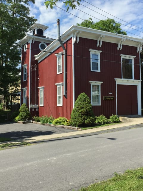 Welcome to the Red Carriage House
