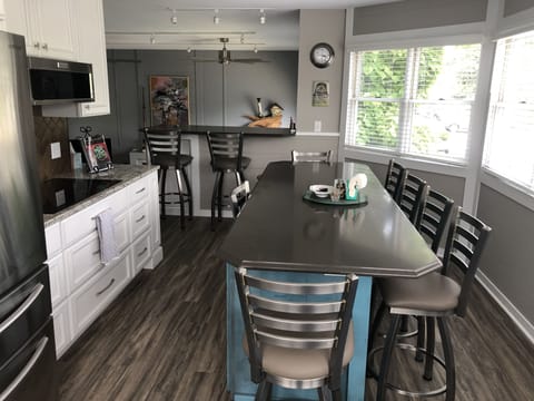 You can see the large LR TV from the end of the island.