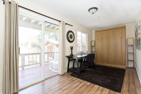 Private room/Queen size Murphy bed #6 - 1st floor