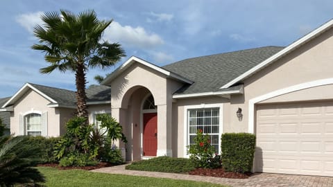 Stunning, spacious villa located in the prestigious Tuscan Ridge community