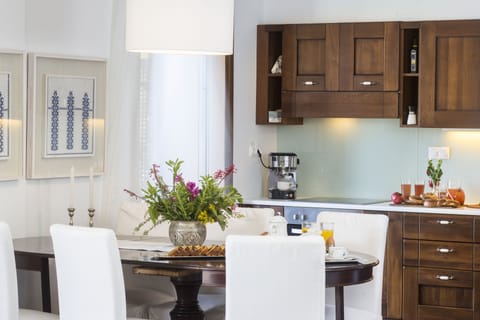 Open plan Kitche dinning table for 8