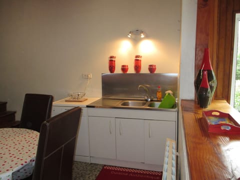 Kitchen with dishwasher, well equipped for a comfortable stay.
