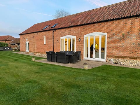 Enclosed garden with patio and rattan furniture