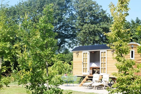 On its own terrace - surrounded by peace and green!