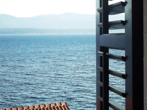 The apartment is located on the first floor of our house, 50 meters from the sea Apartment in Bol