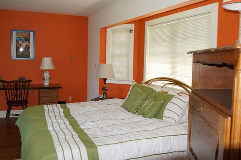 Bedroom 1 - Master Bedroom - King Bed.