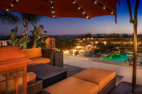 Upper Deck seating/view facing Pool, Jacuzzi, & Fallbrook's resounding vista.