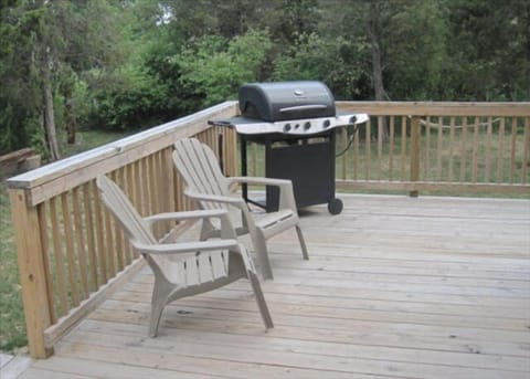 Gas grill available on the deck