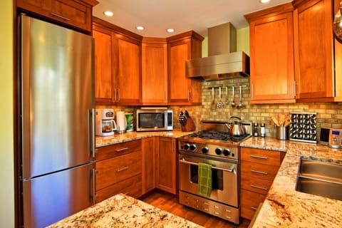 Full Size Gourmet Kitchen Comes With Cookware, Dishes, Pots & Pans, Utensils Etc