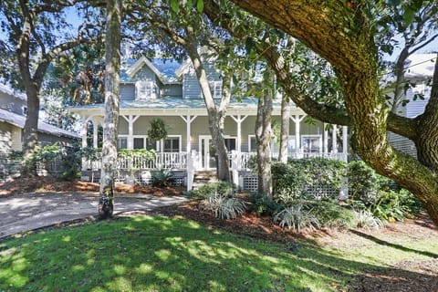 Welcome to this charming 4BR home on Kiawah Island!