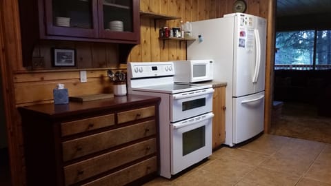 New stove and fridge 2015