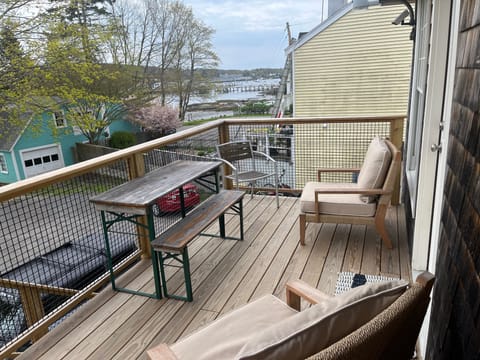 Deck that overlooks the head of the head of the harbor. 