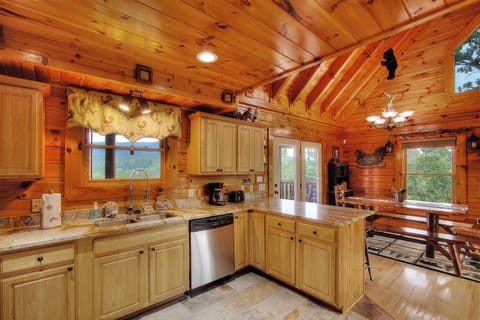 Fully appointed and well-equipped kitchen, new granite counters