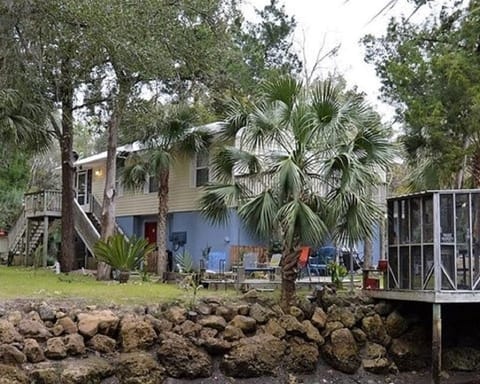 House nestled on Steinhatchee River Canal.