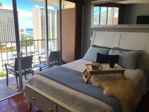 Bright and airy studio.  Ocean View from lanai.