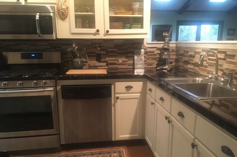 Kitchen recently remodeled. All new stainless appliances 