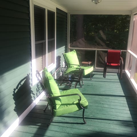 Screened-In-Porch