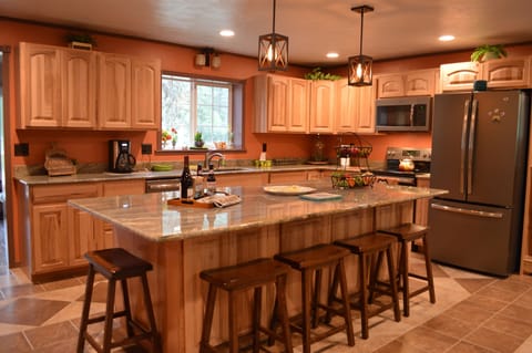 Kitchen w/ granite countertops