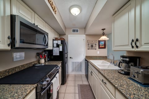 There is a washer and dryer in the laundry closet.