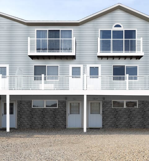 Stunningly beautifully renovated and designed 3-story 1,000 sq. ft. unit.