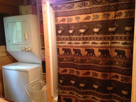 Washer Dryer Bathtub/Shower Toilet