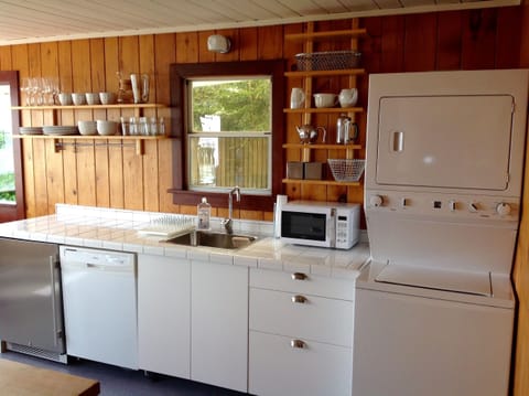 Kitchen with washer/dryer