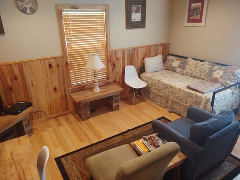 Living Area - Twin Daybed with Roll Out Twin Bed beneath