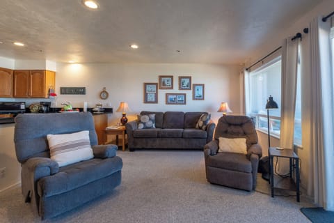 comfortable recliners in living room