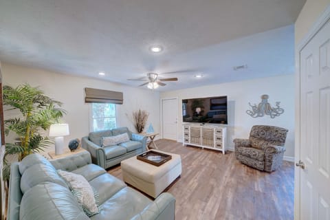 Living Room with 75' Samsung QLED UHD Smart TV