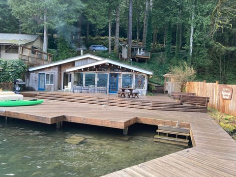 A rustic cabin without distraction of cable or wi-fi.