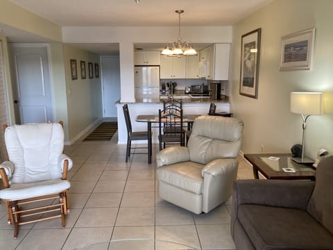 Cozy area to relax with your family. 