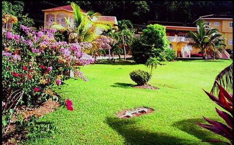 Villa Front Lawn