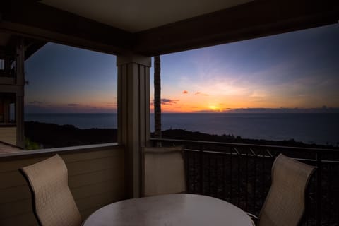 Watch the sunset as you enjoy a relaxing meal or a cool beverage.