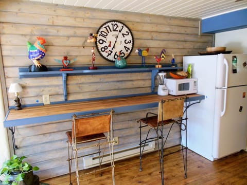 Breakfast Bar & Birds