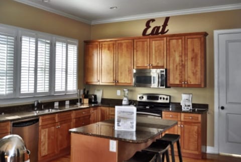 ~ where the real fun happens: PERFECT KITCHEN to enjoy the amazing food of Folly