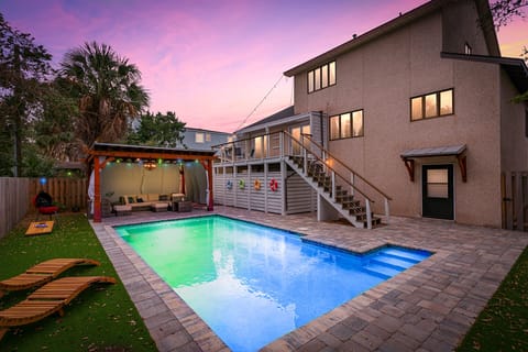 5 Bedroom marsh front home with fun pool paradise back yard