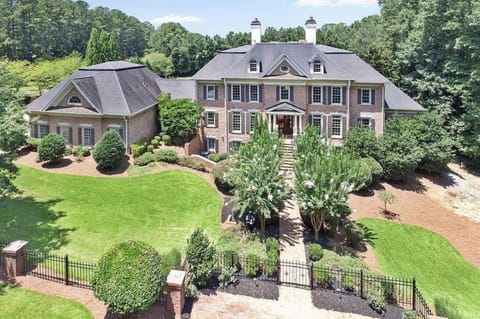Front view of the Casa VanBauer Estate. 