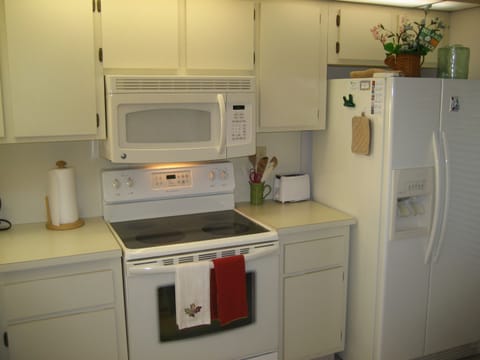 Eat in kitchen with stove, microwave, side by side refrigerator & dish washer