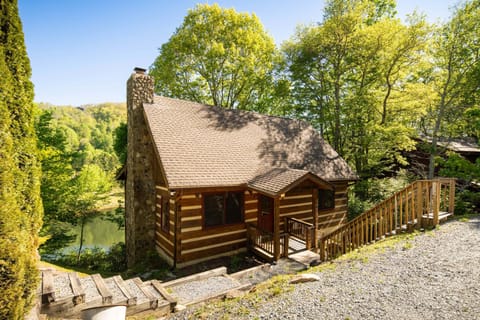 Welcome to Lakeside at Hawksnest!
