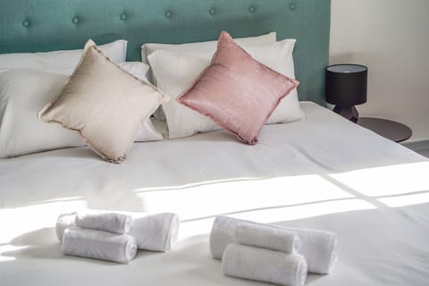 King Room, Ensuite Bathroom | Free WiFi, bed sheets